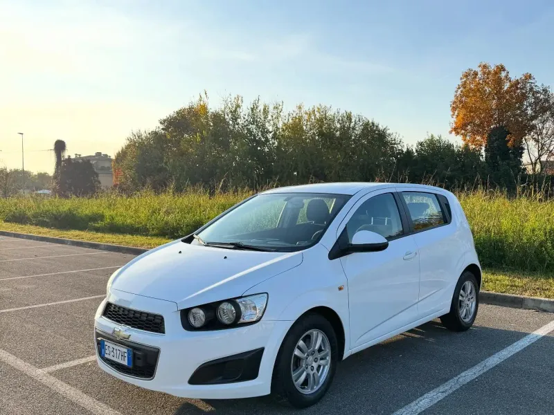 Chevrolet Aveo 1.3 Diesel 75 CV S&S 5 porte LT, colore bianco