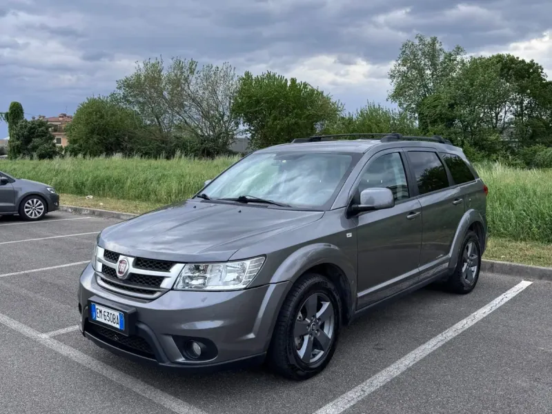 Fiat Freemont 2.0 Multijet 170 CV Black Code, colore grigio