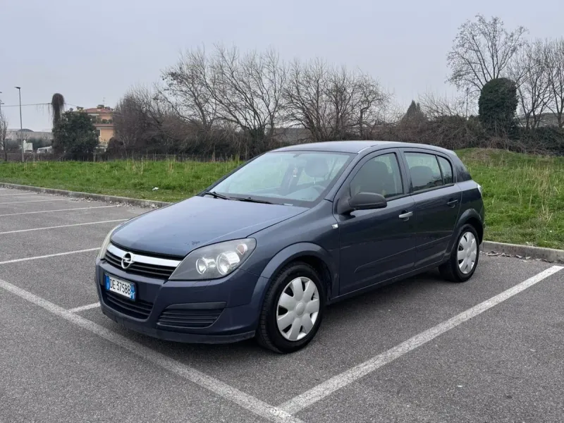 Opel Astra 1.7 CDTI 101 CV 5 porte Club, colore blu