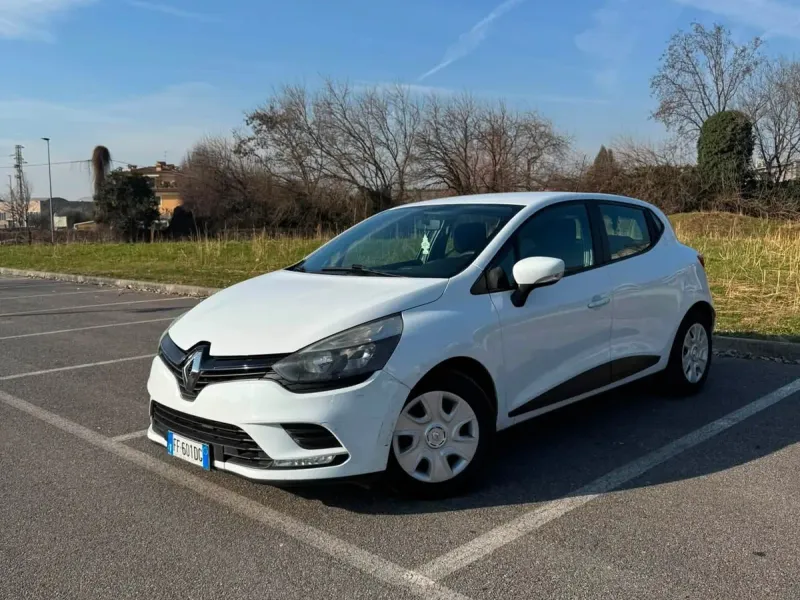 Renault Clio 1.5 dCi 75 CV Start&Stop 5 porte Energy Intens, colore bianco