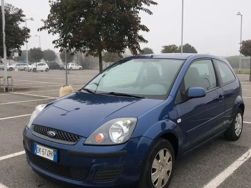 Ford Fiesta 1.25 Base, colore blu