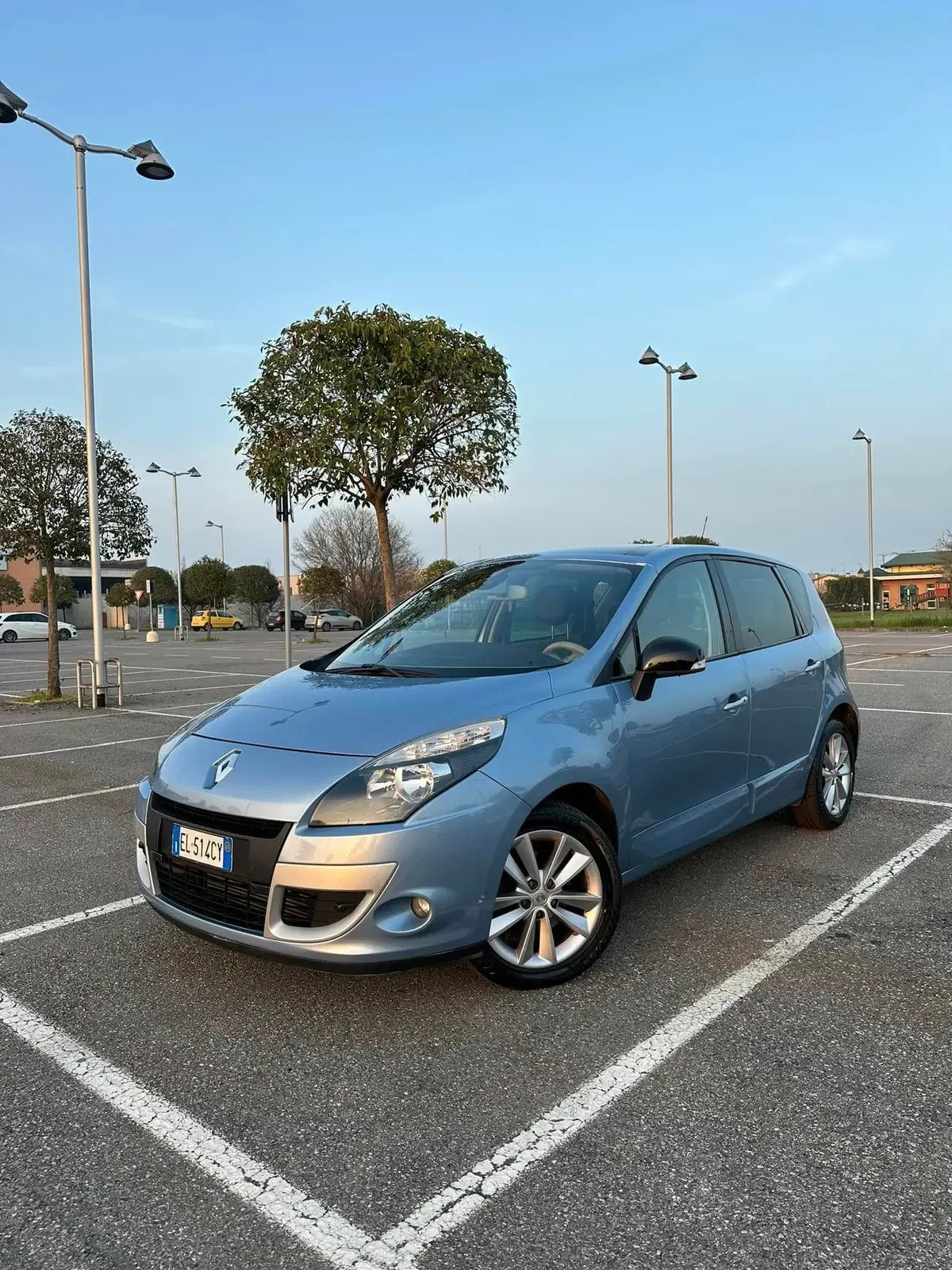 Renault Scénic 2.0 dCi Luxe, foto 1 di 11