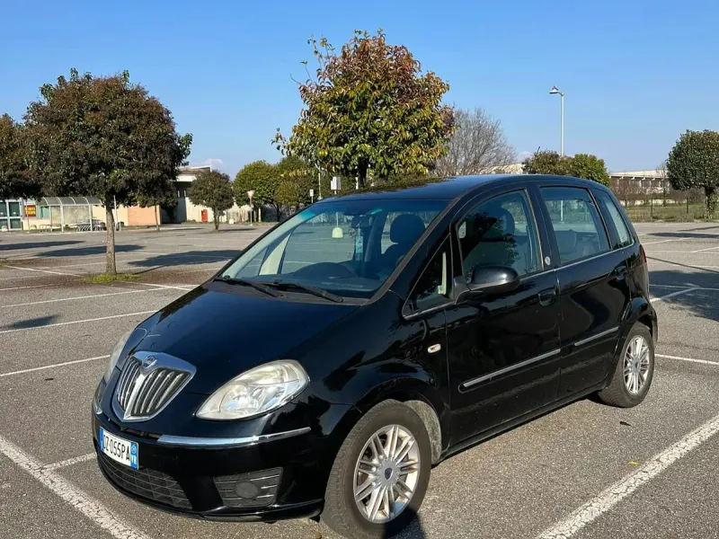 Lancia Musa 1.4 GPL Oro, colore nero