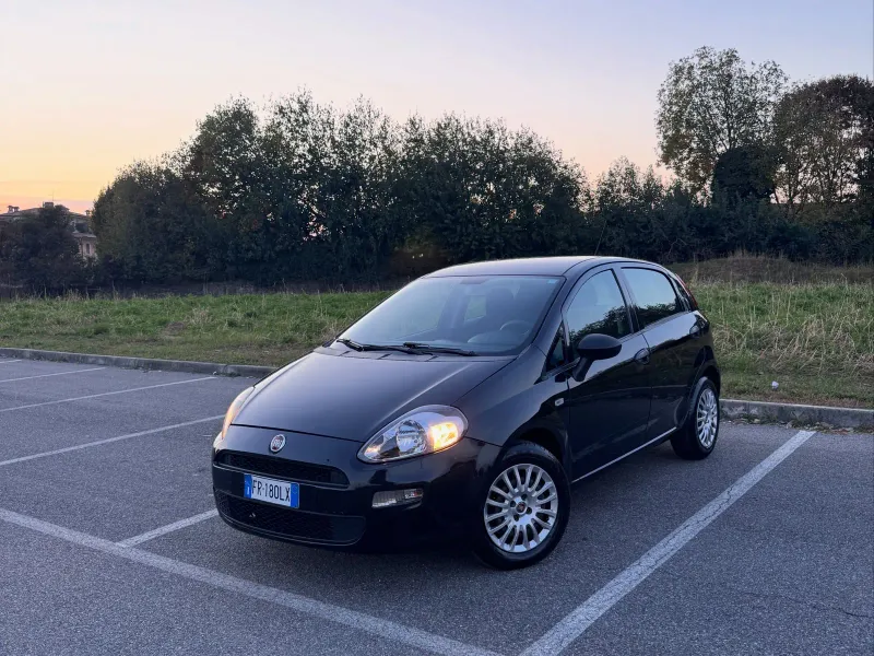 Fiat Punto 1.2 8V 5 porte Street, colore nero