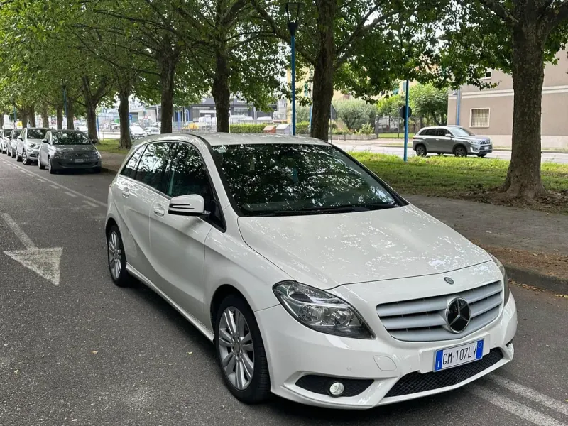 Mercedes-Benz Classe B 180 CDI BlueEFFICIENCY, colore bianco