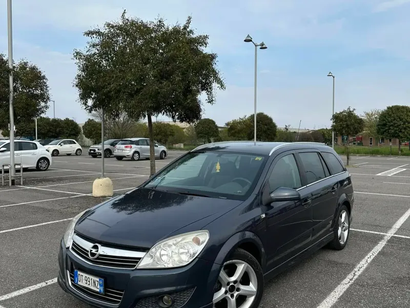 Opel Astra 1.7 CDTI Cosmo, colore blu