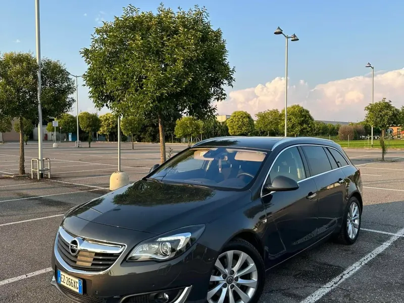 Opel Insignia 2.0 CDTi Cosmo Sports Tourer, colore grigio