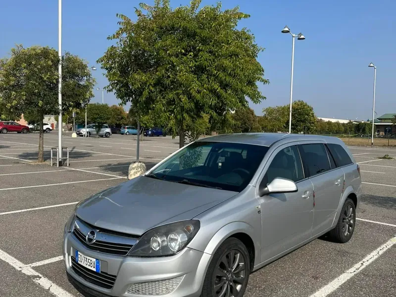 Opel Astra 1.7 CDTI Edition 111 Jahre, colore grigio