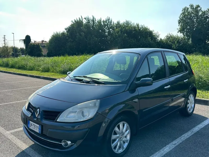 Renault Scénic 1.5 dCi Dynamique, colore grigio