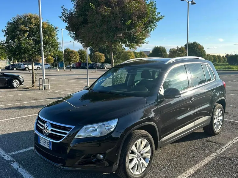 Volkswagen Tiguan 2.0 TDI Sport & Style 4Motion, colore nero