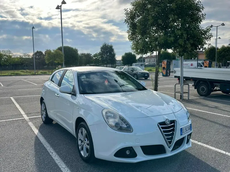 Alfa Romeo Giulietta 2.0 JTDm-2 140 CV Progression, colore bianco