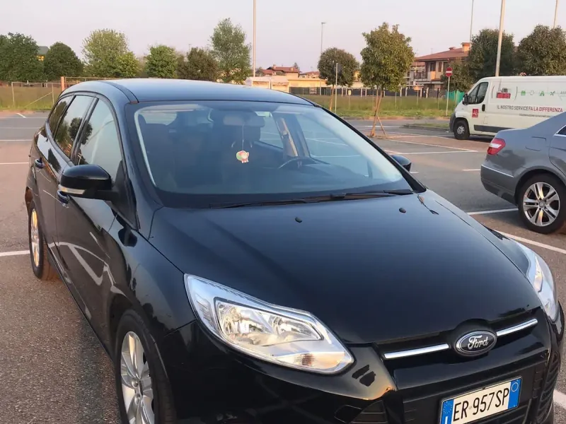 Ford Focus 1.6 TDCi Base, colore nero