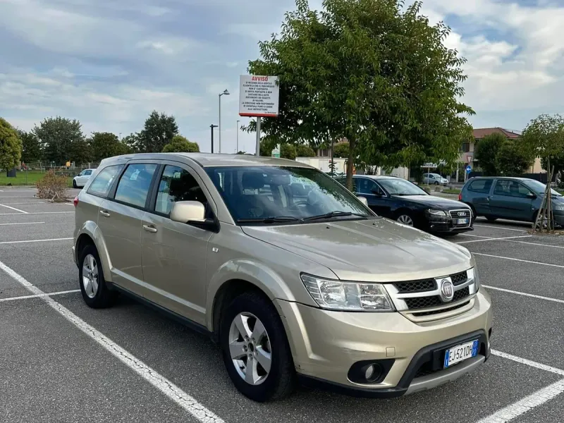 Fiat Freemont 2.0 Multijet, colore oro