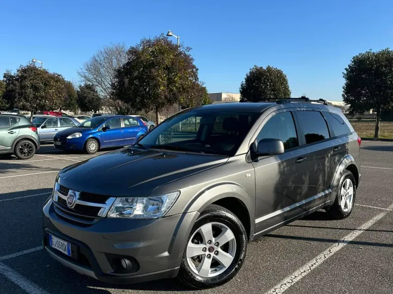 Fiat Freemont 2.0 Multijet 140 CV Urban, colore grigio