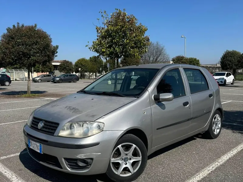 Fiat Punto 1.2 16V 5 porte Emotion, colore grigio