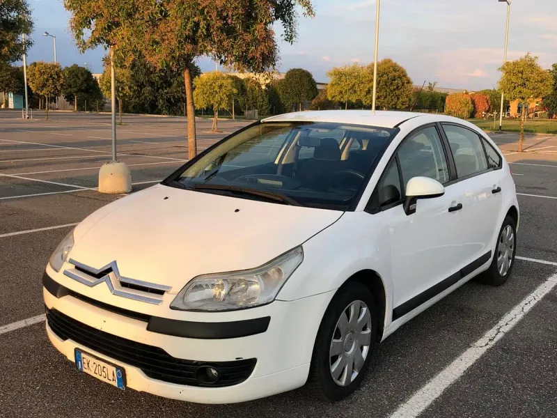 Citroën C4 1.6 HDi Style, colore bianco