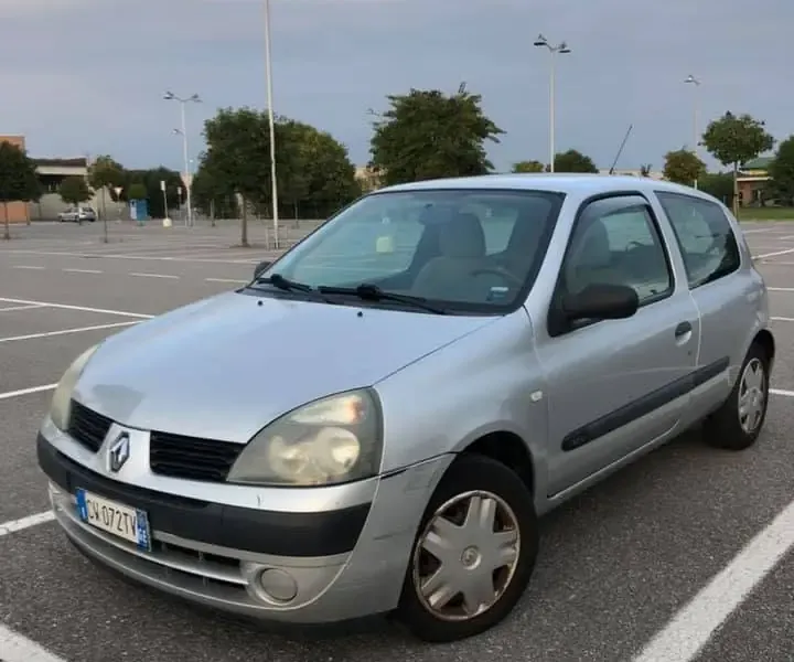 Renault Clio II 3 porte, colore argento