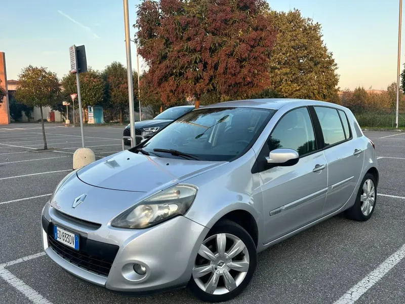 Renault Clio 1.5 dCi Authentique, colore argento