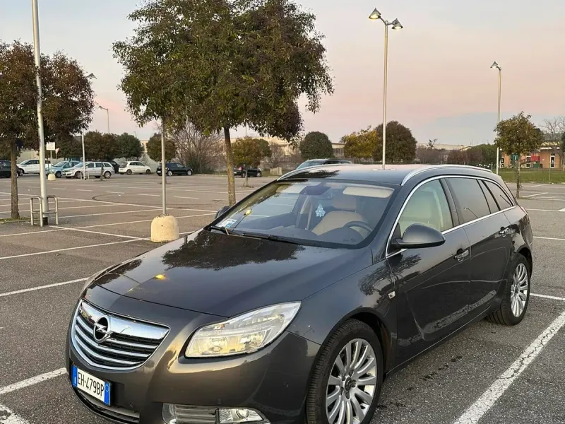 Opel Insignia 2.0 CDTi Cosmo, colore grigio