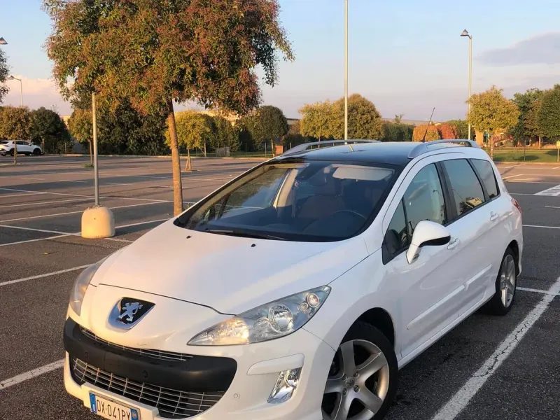 Peugeot 308 2.0 HDi Sport Plus, colore bianco