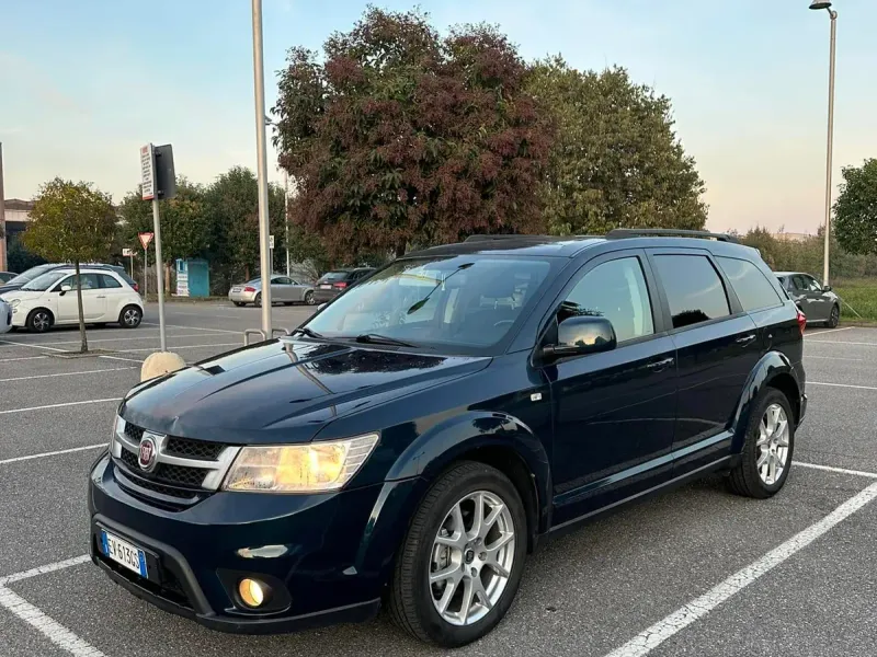 Fiat Freemont 2.0 Multijet 140 CV Cross, colore blu
