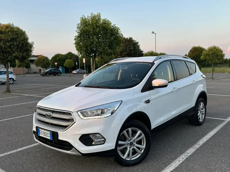 Ford Kuga 2.0 TDCi 120 CV 2WD ST-Line, colore bianco