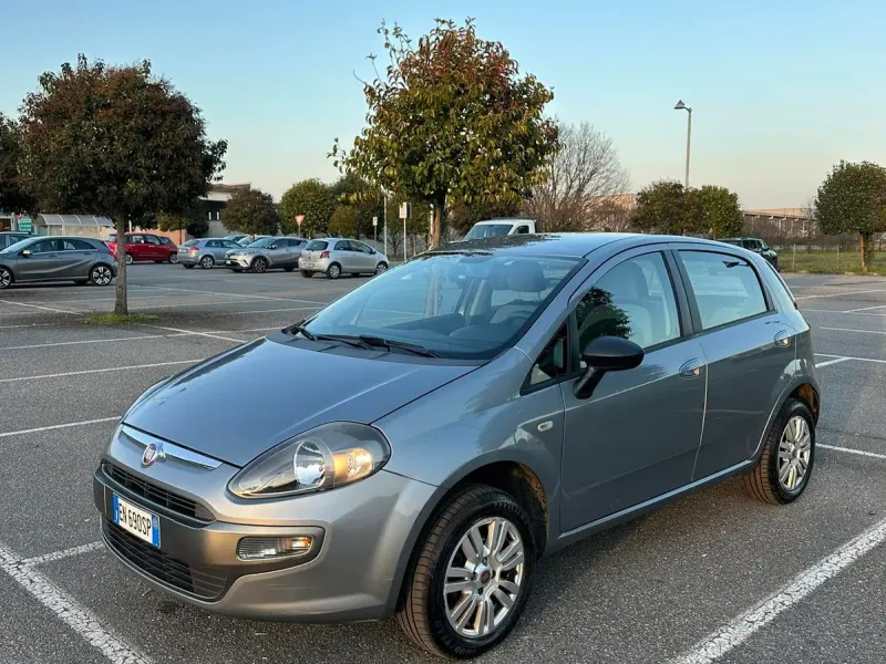 Fiat Punto Evo 1.4 5 porte Emotion Natural Power, colore grigio