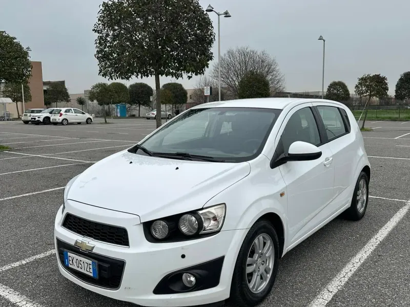 Chevrolet Aveo 1.2 LTZ, colore bianco
