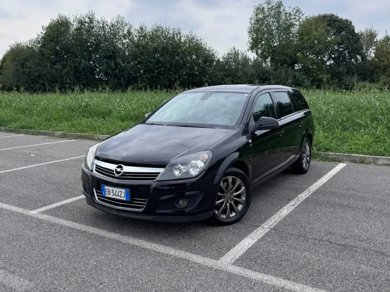 Opel Astra 1.6 16V GPL-Tech SW Edition, colore nero