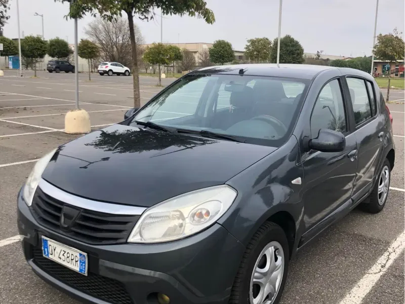 Dacia Sandero 1.4 GPL, colore grigio