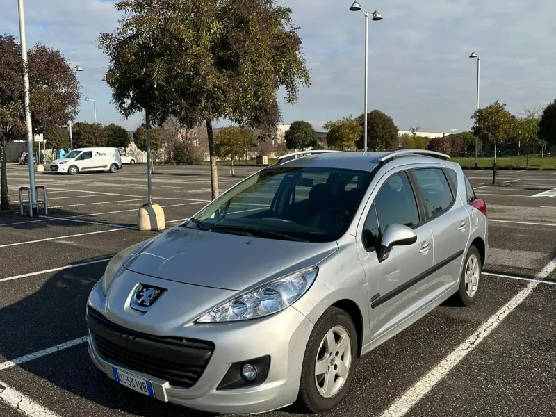 Peugeot 207 1.6 HDi Tendance, colore argento