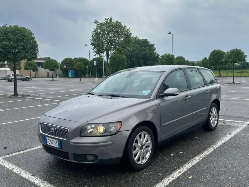 Volvo V50 2.0 D Summum, colore grigio