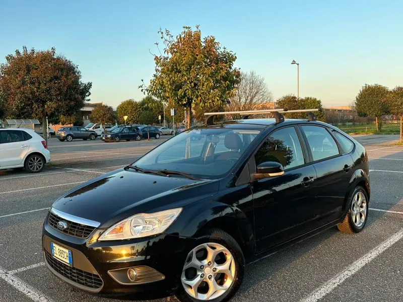 Ford Focus 1.6 100 CV 5 porte Titanium GPL, colore nero