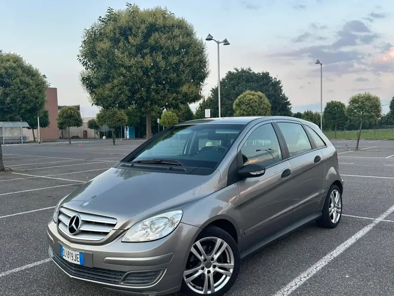 Mercedes-Benz Classe B 180 CDI Sport, colore grigio