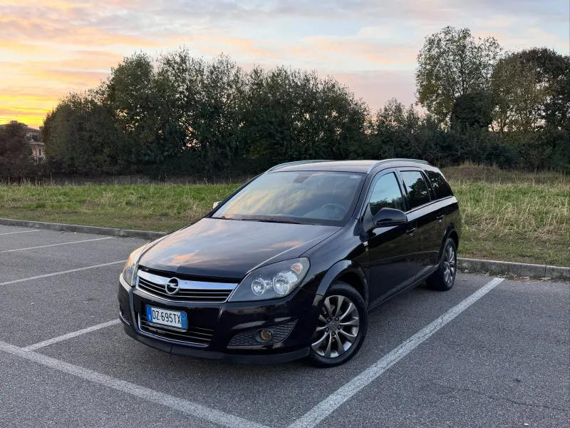 Opel Astra 1.7 CDTI 110 CV ecoFLEX SW Edition, colore nero