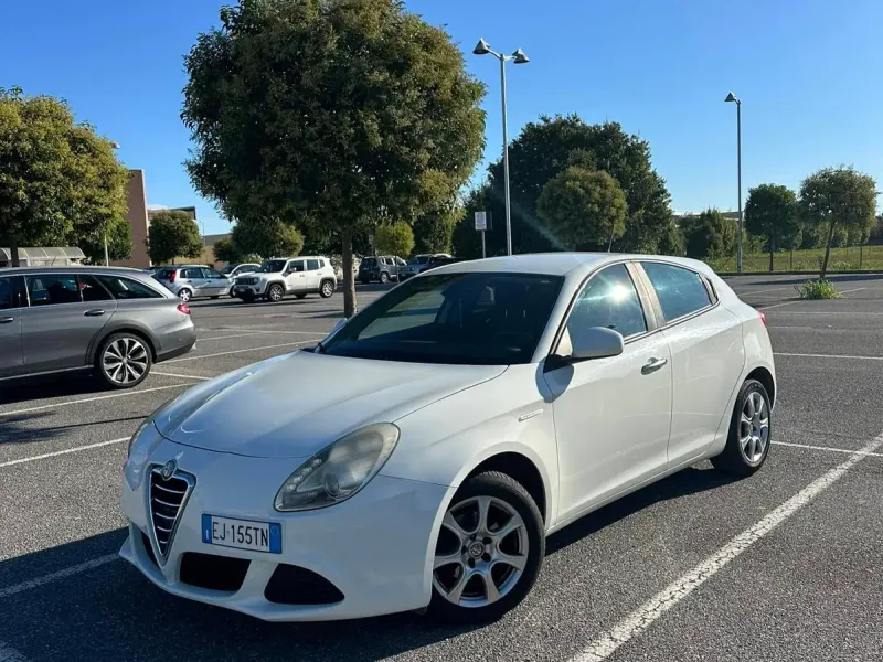 Alfa Romeo Giulietta 1.6 JTDm-2 105 CV Progression, colore bianco