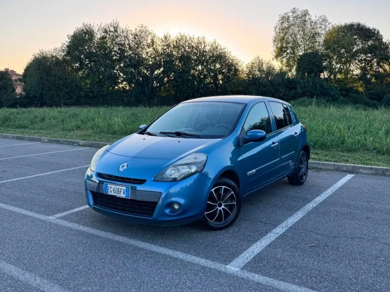 Renault Clio 1.2 16V TCe 100 CV 5 porte Live, colore blu