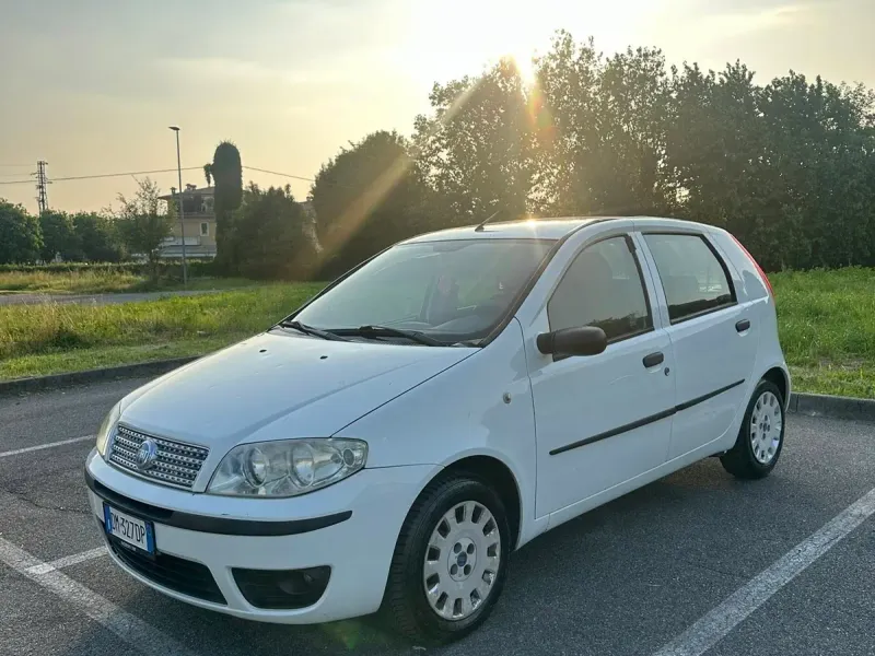 Fiat Punto Classic 1.2 5 porte Natural Power, colore bianco