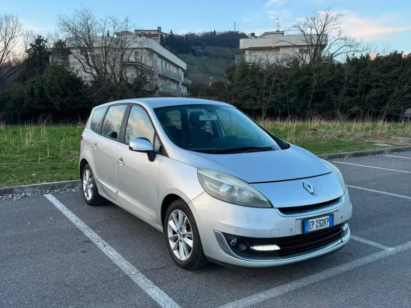 Renault Grand Scénic 1.5 dCi 110 CV 7 posti Bose, colore argento