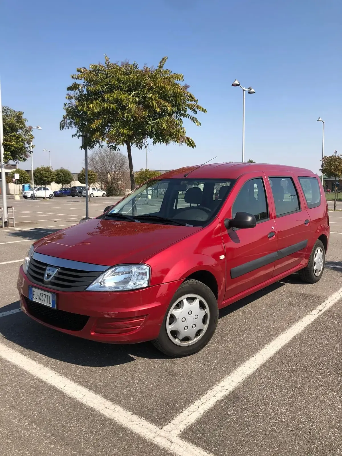 Dacia Logan MCV 1.6 GPL, foto 1 di 9