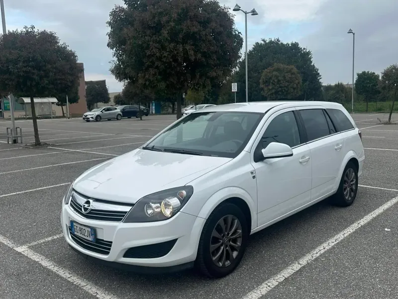 Opel Astra 1.7 CDTI Edition 111 Jahre, colore bianco