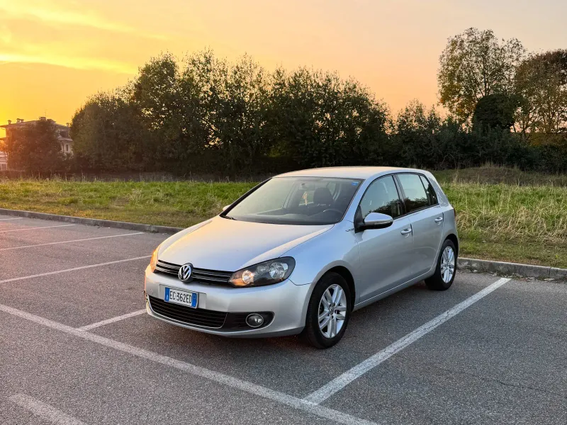 Volkswagen Golf 1.4 TSI 122 CV 5 porte Highline, colore grigio