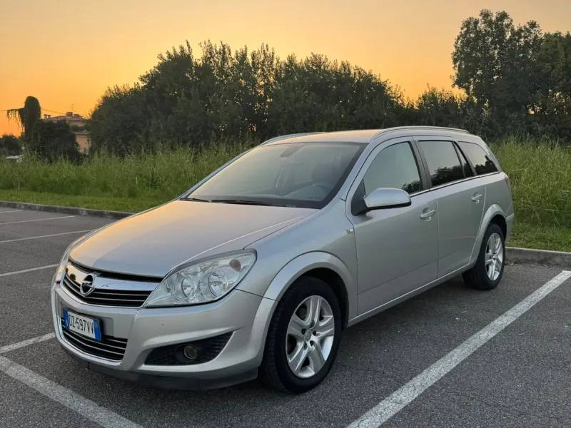 Opel Astra 1.7 CDTI 110 CV ecoFLEX SW Edition, colore grigio
