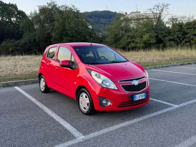 Chevrolet Spark 1.0 Pink Lady Special Edition, colore rosso
