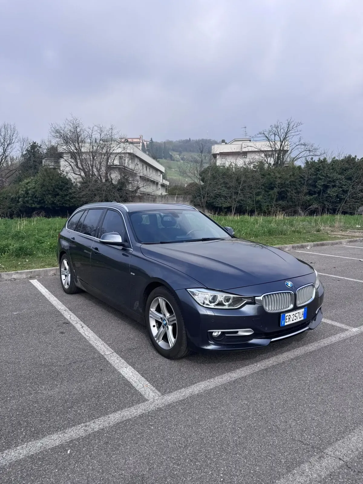 BMW Serie 3 318d Touring Msport, foto 2 di 10