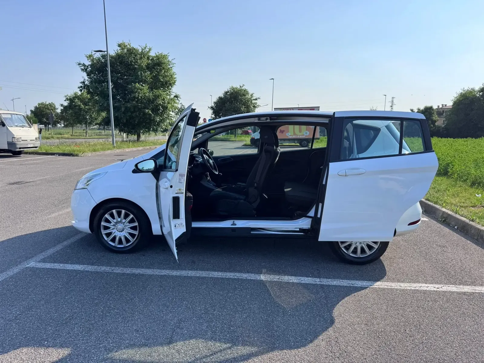 Ford B-Max 1.6 TDCi 95 CV Individual, foto 2 di 12