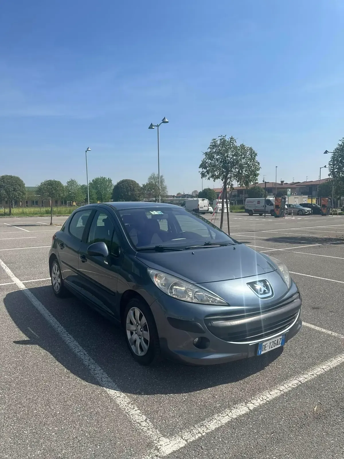Peugeot 207 1.4 HDi 70 CV One Line, foto 2 di 11