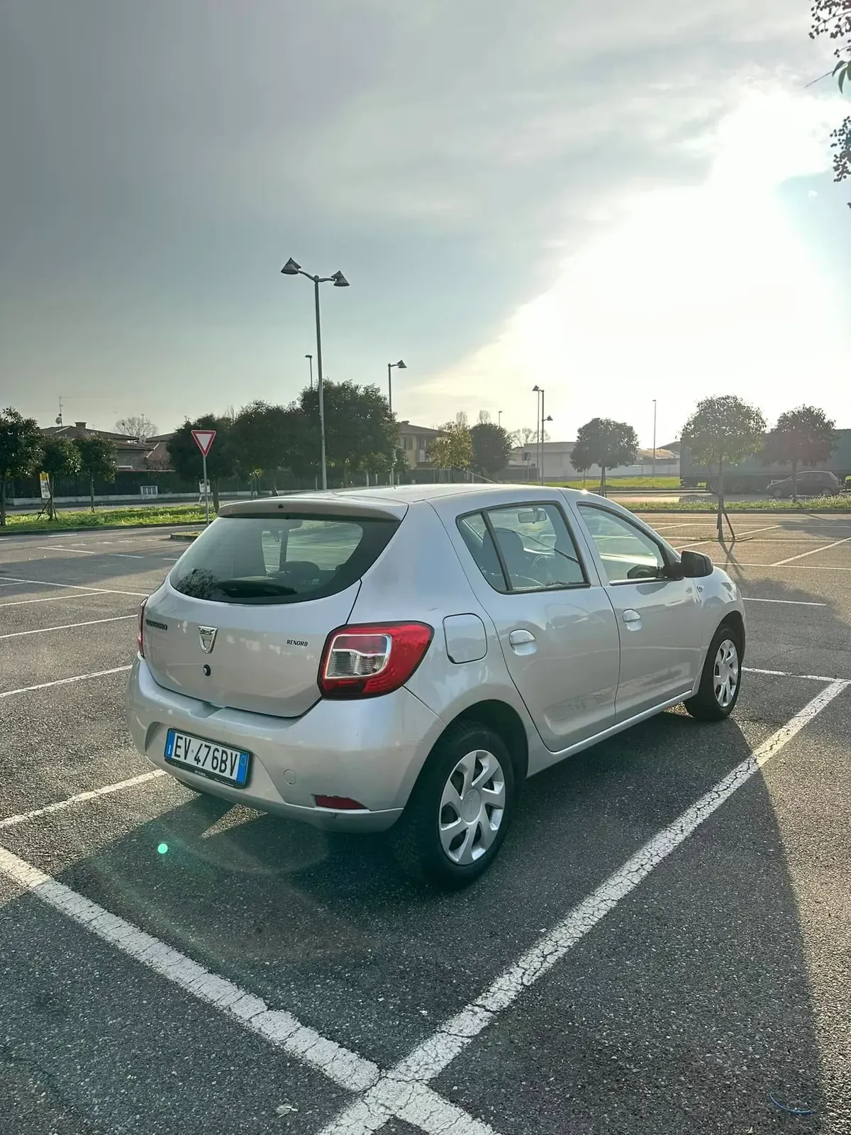 Dacia Sandero II 1.5 dCi Laureate, foto 3 di 10