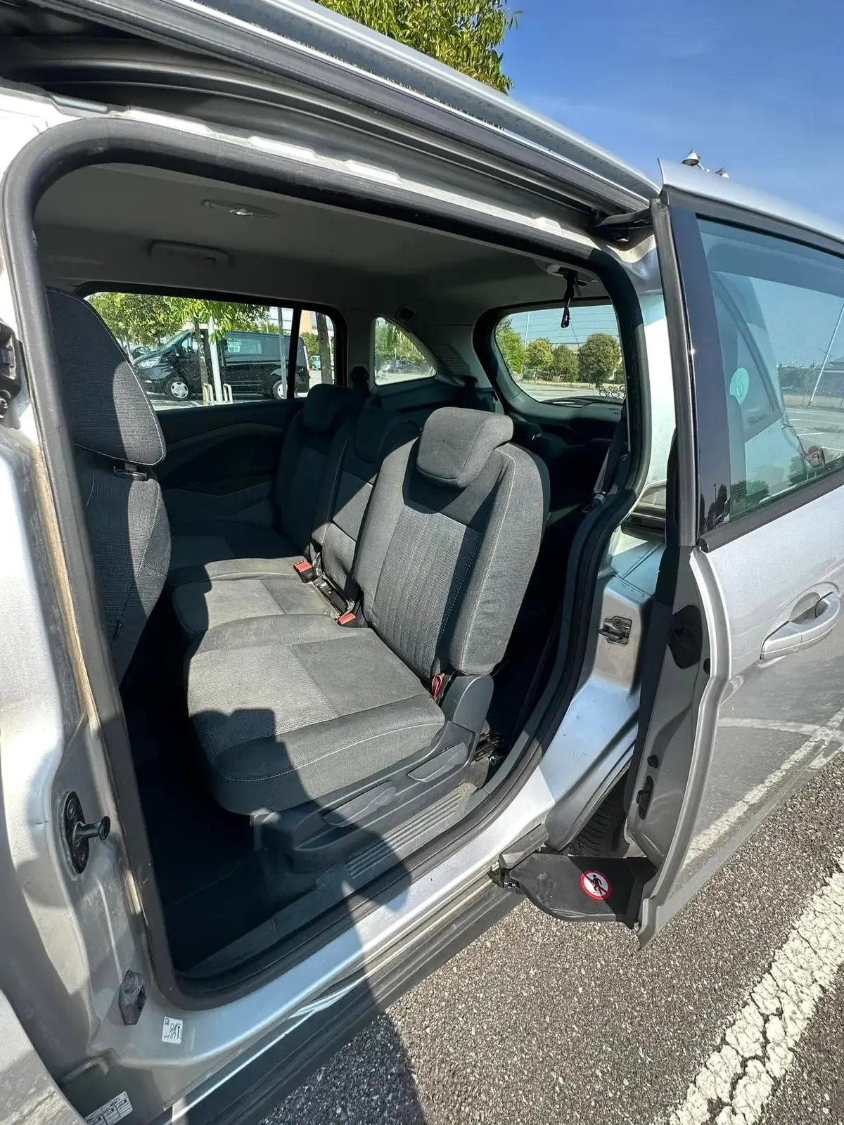 Ford C-Max 1.6 TDCi Plus 7 posti, foto 3 di 12