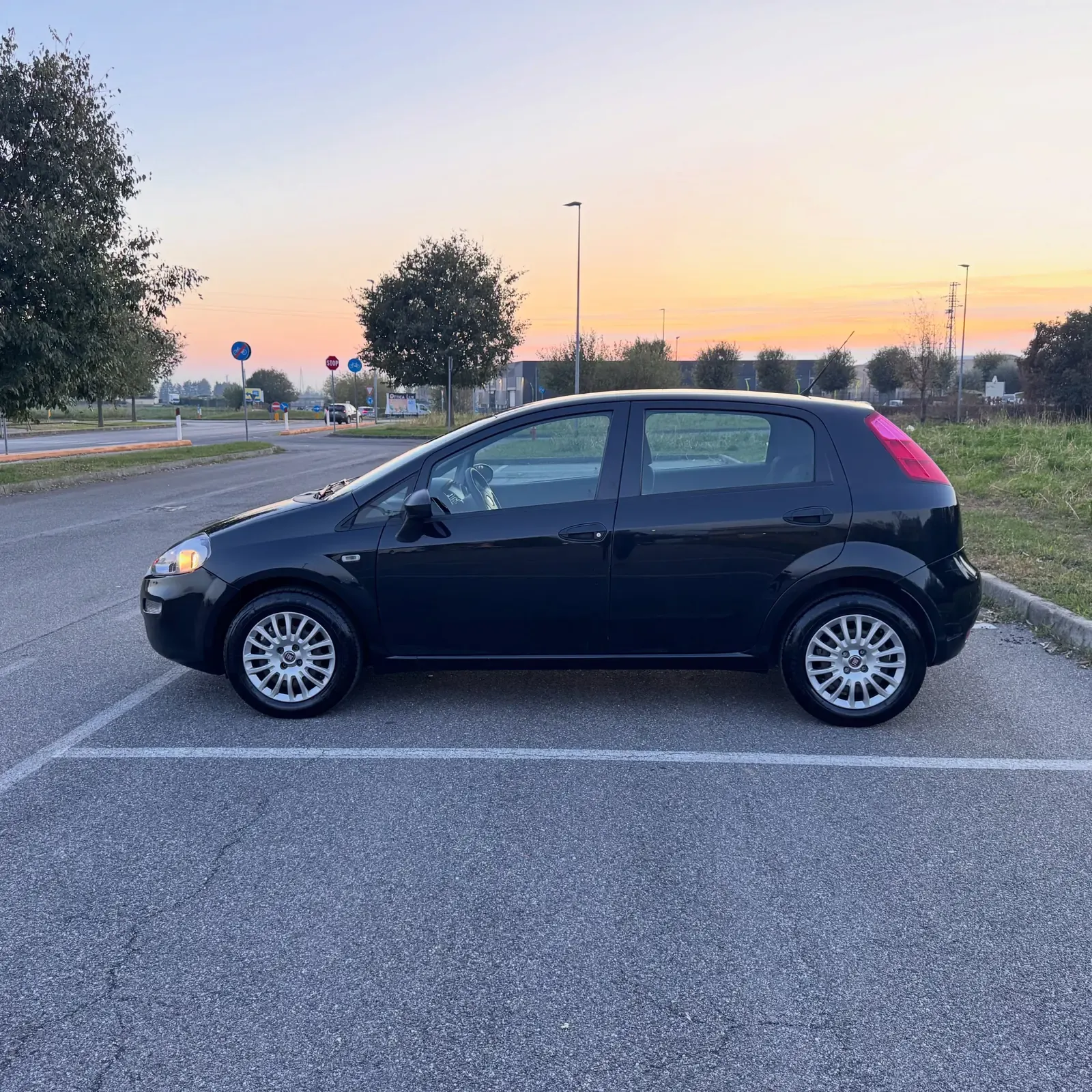 Fiat Punto 1.2 8V 5 porte Street, foto 3 di 12